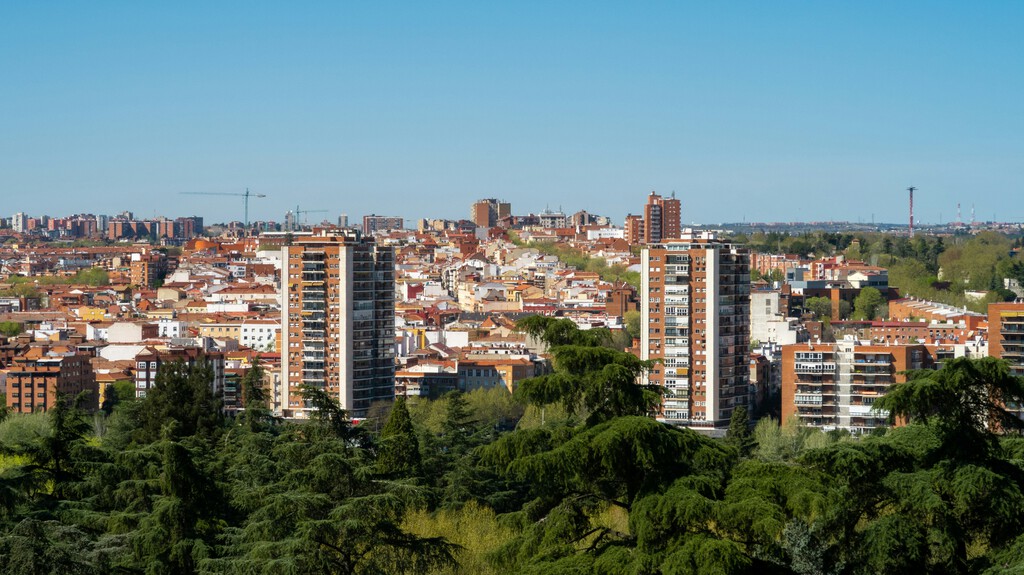 Hay millones de españoles con una segunda vivienda en propiedad en otra ciudad. Y Hacienda tiene un mensaje para ellos